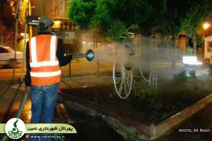 آبیاری فضای سبز و درختان سطح شهر توسط واحد فضای سبز