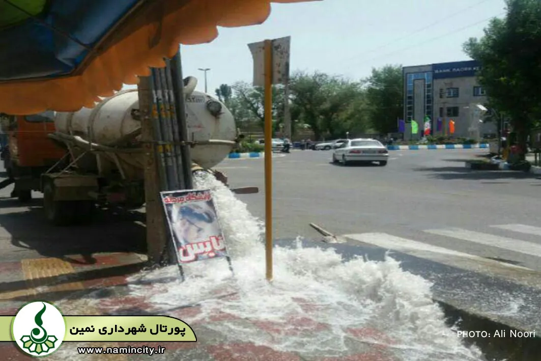 عملیات شستشو و تنظیف جوبها و کانالهای سطح شهر