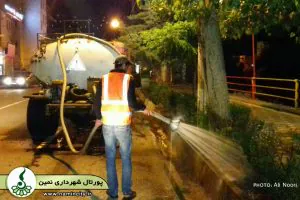 آبیاری فضای سبز و درختان سطح شهر توسط واحد فضای سبز