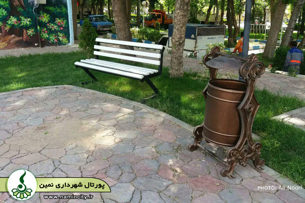 جانمایی سطل زباله چدنی جدید در بوستان شهدای گمنام
