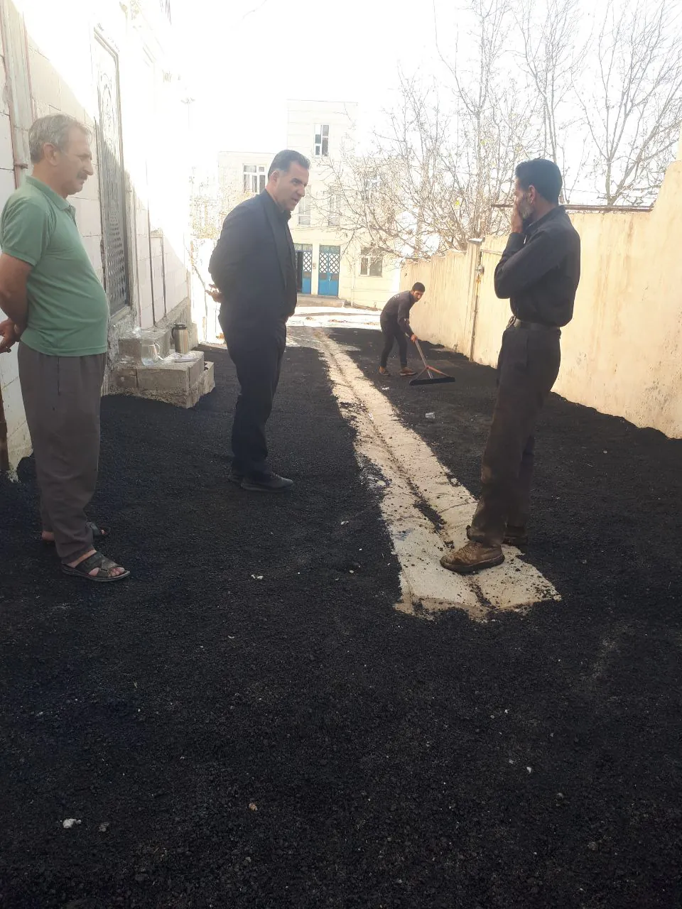 زیرسازی و آسفالت ریزی کوچه های محله امام حسین(ع)