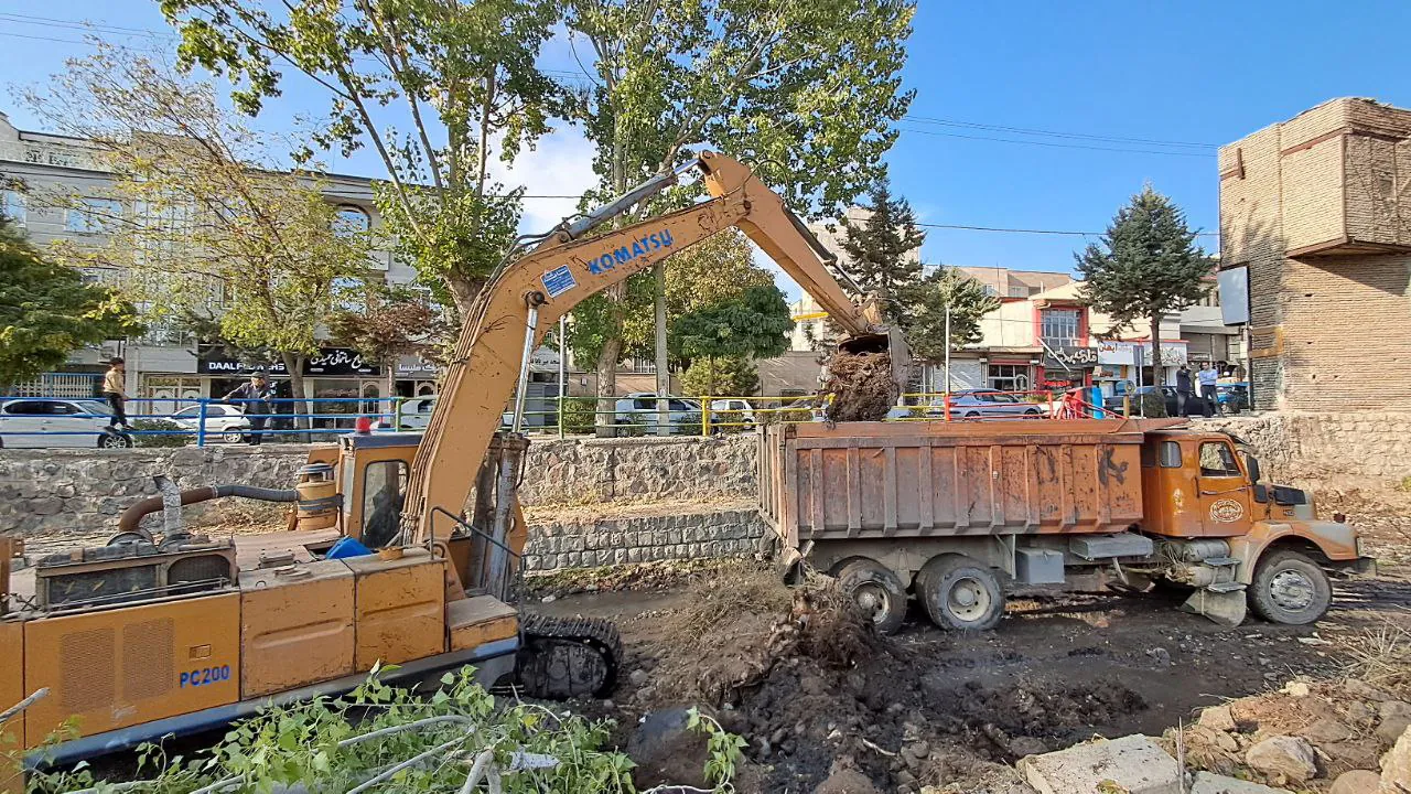 عملیات اجرای دیوار حایل رودخانه نمین چای