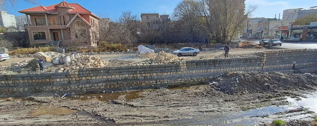 عملیات اجرای دیوار حایل رودخانه نمین چای عملیات اجرای دیوار حایل رودخانه نمین چای