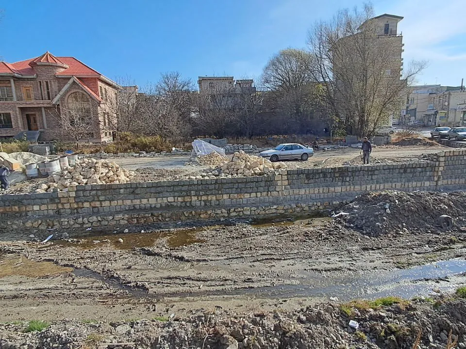 عملیات اجرای دیوار حایل رودخانه نمین چای عملیات اجرای دیوار حایل رودخانه نمین چای