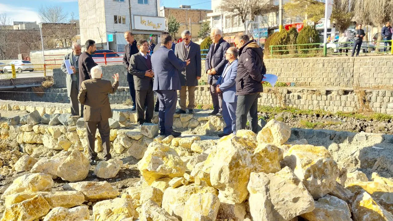 بازدید مهندس بدری از اجرای دیوار حایل رودخانه نمین چای