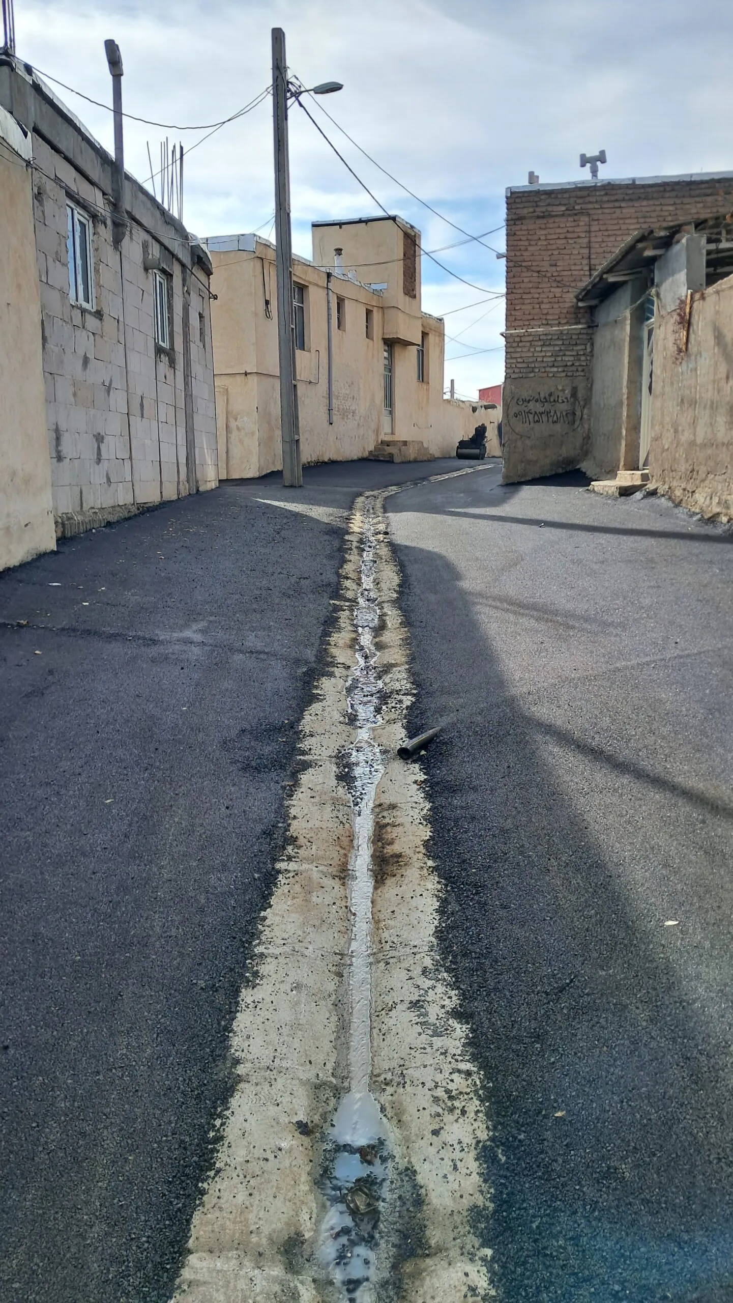 زیرسازی و آسفالت ریزی کوچه های محله امام حسین(ع)