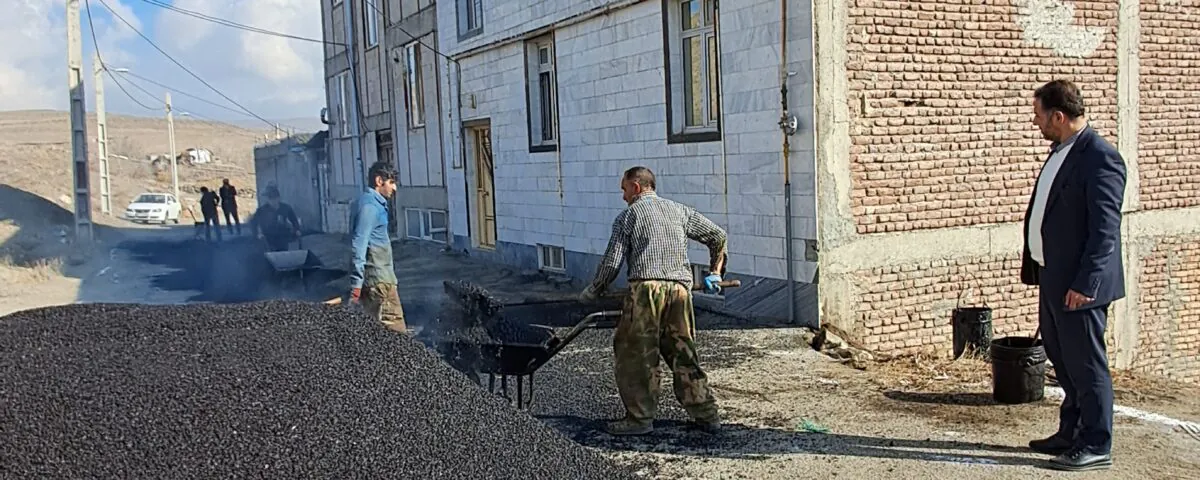 زیرسازی و آسفالت ریزی کوچه های محله امام حسین(ع) زیرسازی و آسفالت ریزی کوچه های محله امام حسین(ع)