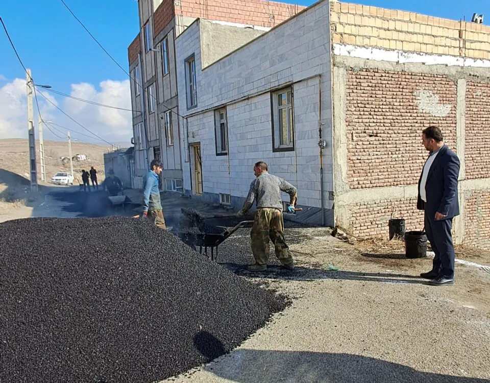 زیرسازی و آسفالت ریزی کوچه های محله امام حسین(ع)