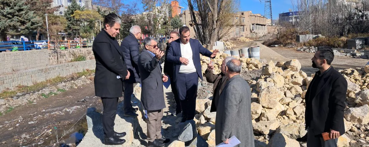 بازدید مهندس بدری از اجرای دیوار حایل رودخانه نمین چای بازدید مهندس بدری از اجرای دیوار حایل رودخانه نمین چای