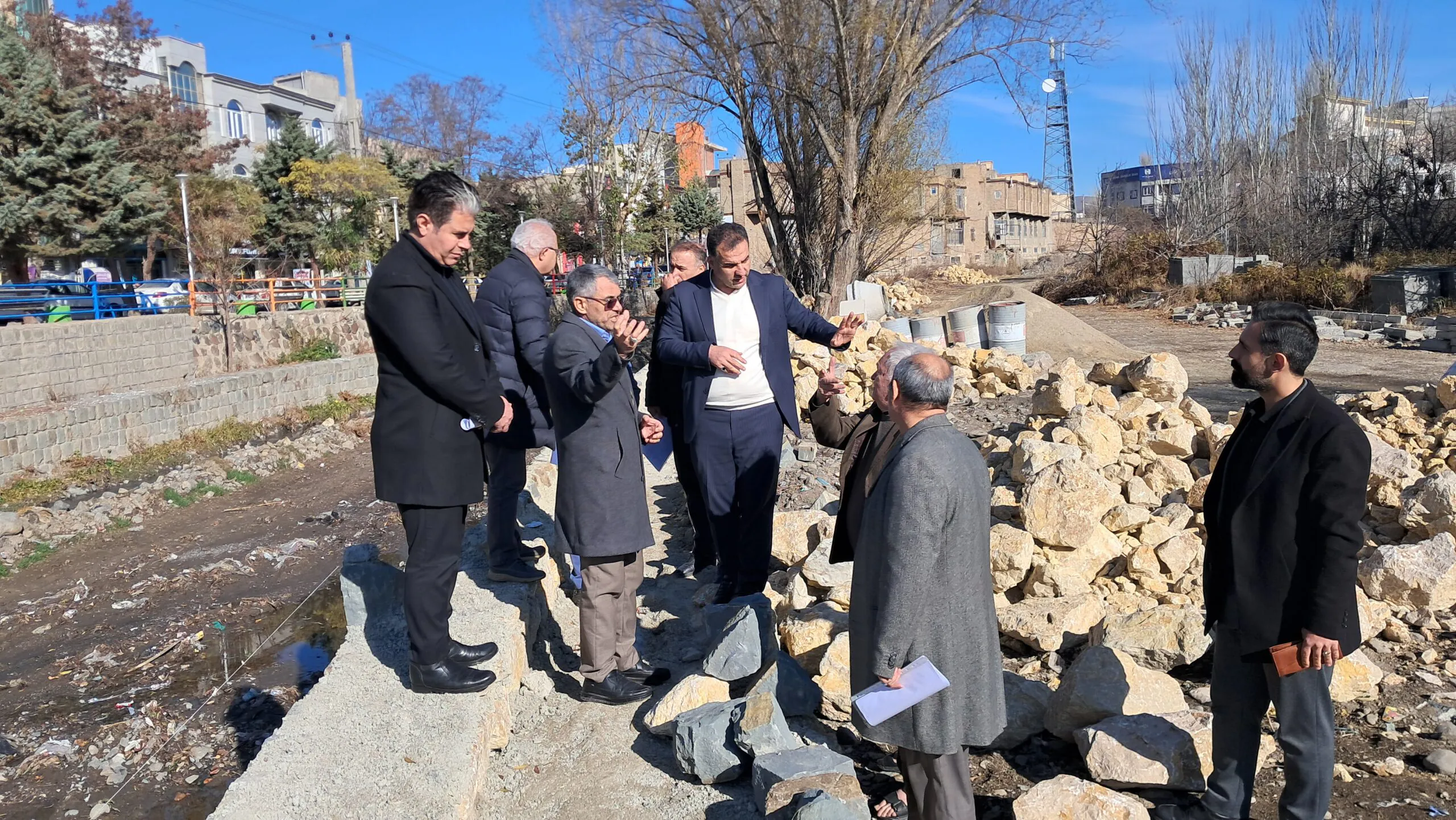 بازدید مهندس بدری از اجرای دیوار حایل رودخانه نمین چای