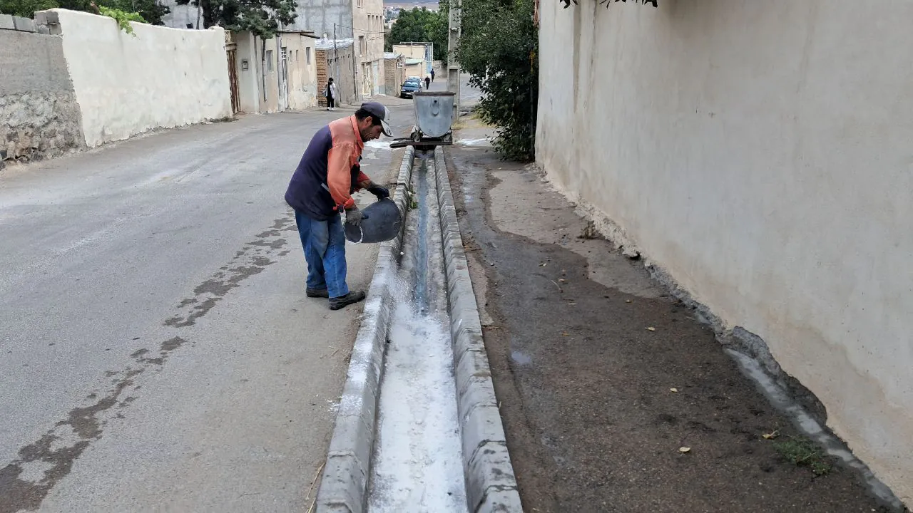 گزارش عملیات پاکسازی و ضدعفونی کانال های آب سطح شهر