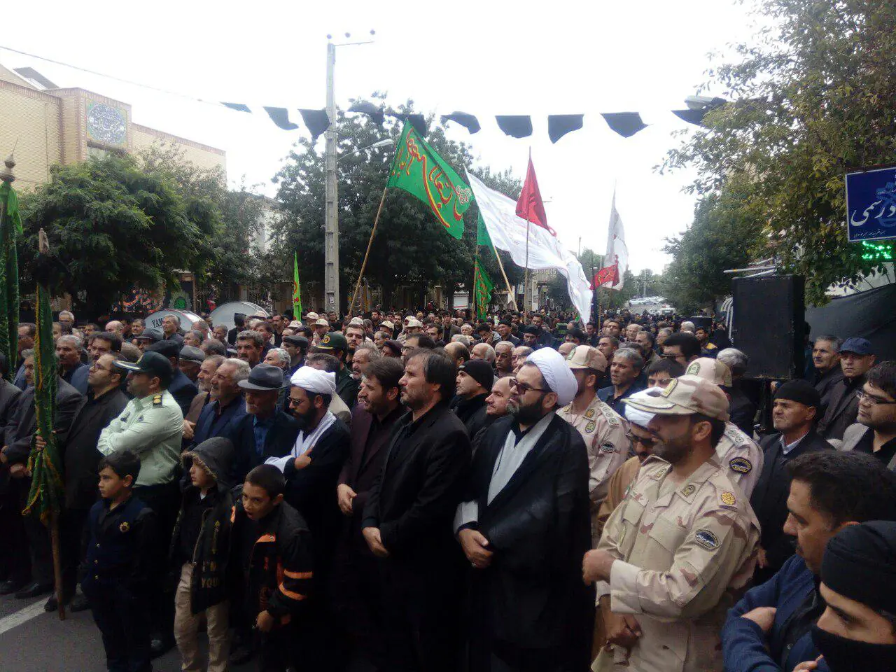 تجمع بزرگ عزاداران حسینی شهر نمین در خیابان امام خمینی (ره) این شهر برگزار شد تجمع بزرگ عزاداران حسینی شهر نمین در خیابان امام خمینی (ره) این شهر برگزار شد